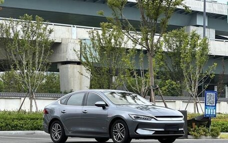 BYD Qin, 2022 год, 1 570 000 рублей, 2 фотография
