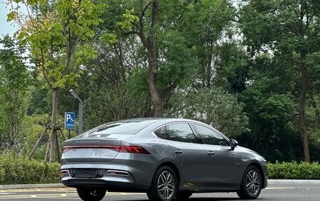 BYD Qin, 2022 год, 1 570 000 рублей, 4 фотография