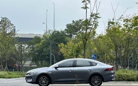 BYD Qin, 2022 год, 1 570 000 рублей, 5 фотография