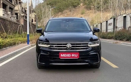 Volkswagen Tiguan II, 2022 год, 2 490 000 рублей, 3 фотография