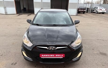 Hyundai Solaris II рестайлинг, 2013 год, 880 000 рублей, 2 фотография