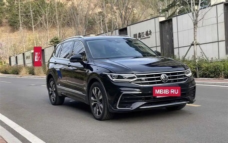 Volkswagen Tiguan II, 2022 год, 2 490 000 рублей, 2 фотография