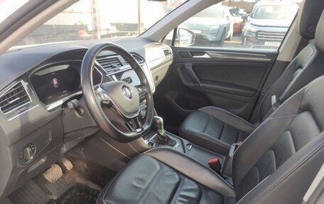 Volkswagen Tiguan II, 2018 год, 3 017 000 рублей, 6 фотография