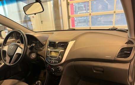 Hyundai Solaris II рестайлинг, 2013 год, 700 000 рублей, 10 фотография