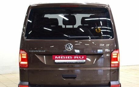 Volkswagen Caravelle T6 рестайлинг, 2015 год, 2 440 000 рублей, 3 фотография
