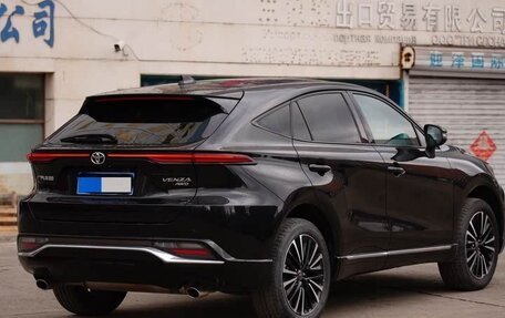 Toyota Venza, 2022 год, 3 350 000 рублей, 3 фотография