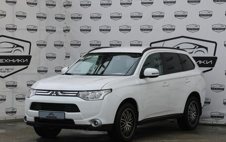 Mitsubishi Outlander III рестайлинг 3, 2013 год, 1 640 000 рублей, 2 фотография
