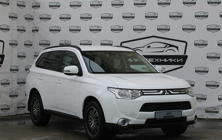 Mitsubishi Outlander III рестайлинг 3, 2013 год, 1 640 000 рублей, 4 фотография