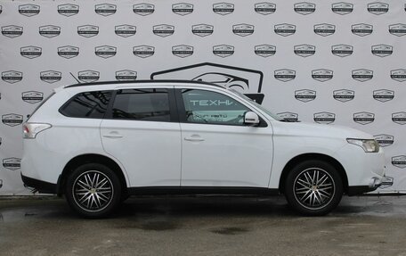 Mitsubishi Outlander III рестайлинг 3, 2013 год, 1 640 000 рублей, 9 фотография