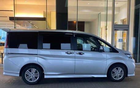 Honda Stepwgn IV, 2019 год, 1 720 000 рублей, 4 фотография