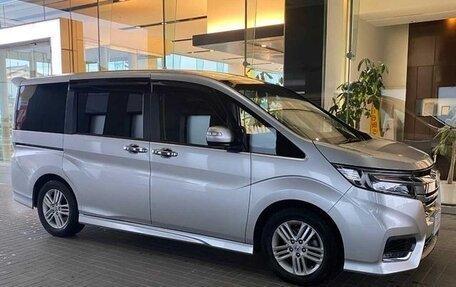 Honda Stepwgn IV, 2019 год, 1 720 000 рублей, 5 фотография