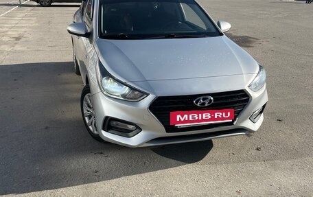 Hyundai Solaris II рестайлинг, 2017 год, 1 000 080 рублей, 2 фотография