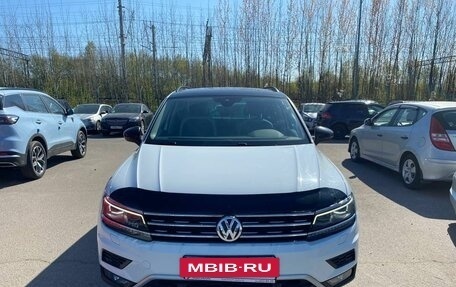 Volkswagen Tiguan II, 2019 год, 2 199 000 рублей, 2 фотография