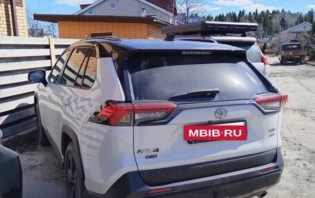Toyota RAV4, 2022 год, 4 400 000 рублей, 2 фотография