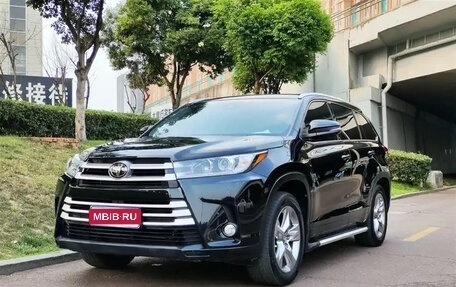 Toyota Highlander III, 2021 год, 3 220 000 рублей, 1 фотография