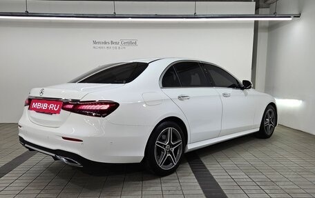 Mercedes-Benz E-Класс, 2022 год, 4 150 228 рублей, 3 фотография