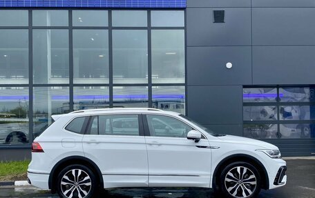 Volkswagen Tiguan II, 2022 год, 3 919 000 рублей, 4 фотография