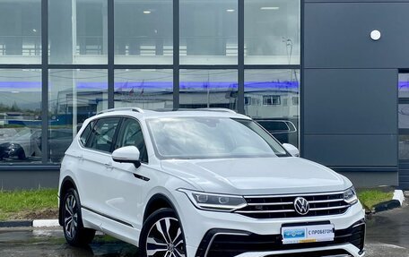 Volkswagen Tiguan II, 2022 год, 3 919 000 рублей, 3 фотография