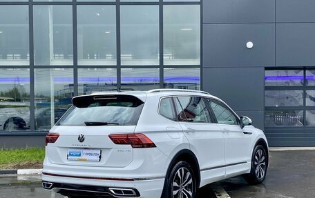 Volkswagen Tiguan II, 2022 год, 3 919 000 рублей, 5 фотография
