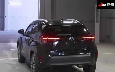 Toyota Yaris Cross, 2022 год, 1 568 000 рублей, 2 фотография