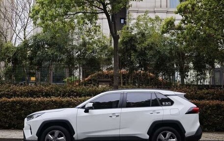 Toyota RAV4, 2022 год, 2 288 979 рублей, 3 фотография