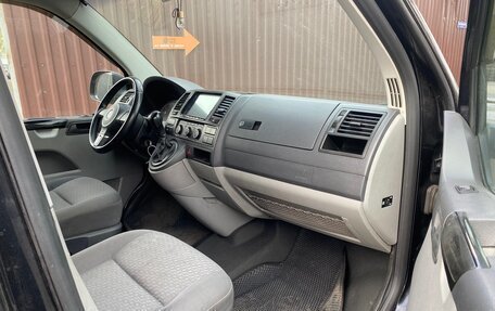 Volkswagen Caravelle T5, 2012 год, 2 050 000 рублей, 2 фотография