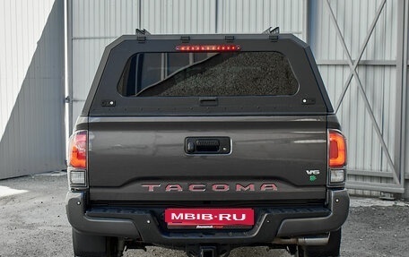 Toyota Tacoma III, 2017 год, 4 750 000 рублей, 6 фотография