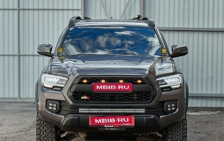 Toyota Tacoma III, 2017 год, 4 750 000 рублей, 3 фотография