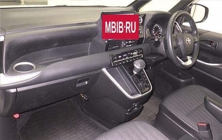 Toyota Noah, 2022 год, 2 522 000 рублей, 3 фотография