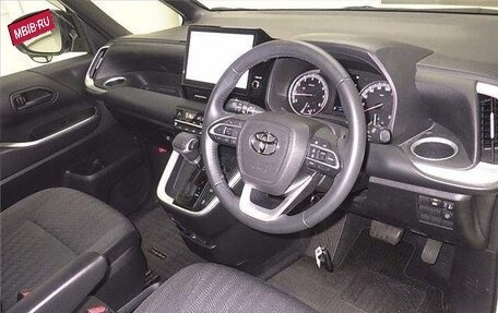 Toyota Noah, 2022 год, 2 522 000 рублей, 2 фотография