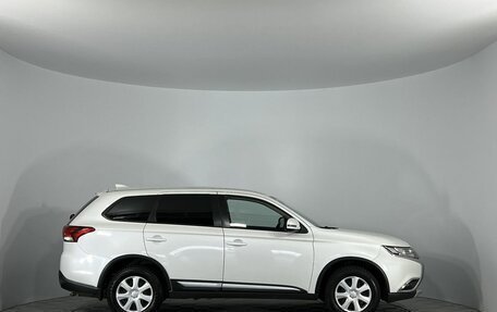 Mitsubishi Outlander III рестайлинг 3, 2017 год, 1 939 000 рублей, 4 фотография