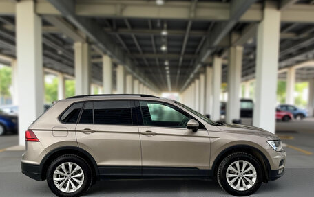 Volkswagen Tiguan II, 2018 год, 2 300 000 рублей, 4 фотография