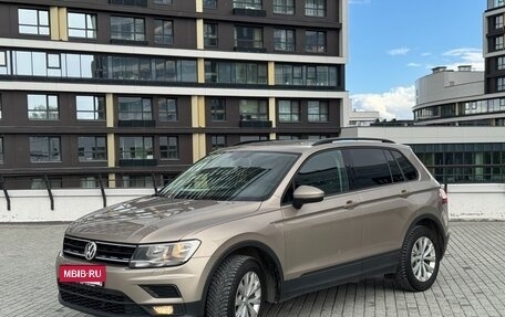 Volkswagen Tiguan II, 2018 год, 2 300 000 рублей, 3 фотография