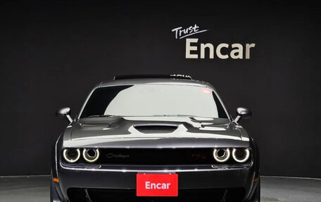 Dodge Challenger III рестайлинг 2, 2021 год, 13 330 000 рублей, 3 фотография