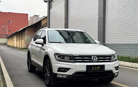 Volkswagen Tiguan II, 2020 год, 2 099 000 рублей, 2 фотография