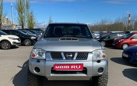 Nissan NP300, 2011 год, 940 000 рублей, 2 фотография