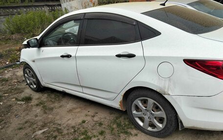Hyundai Solaris II рестайлинг, 2012 год, 300 000 рублей, 3 фотография