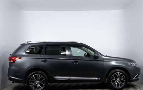 Mitsubishi Outlander III рестайлинг 3, 2017 год, 2 087 000 рублей, 4 фотография