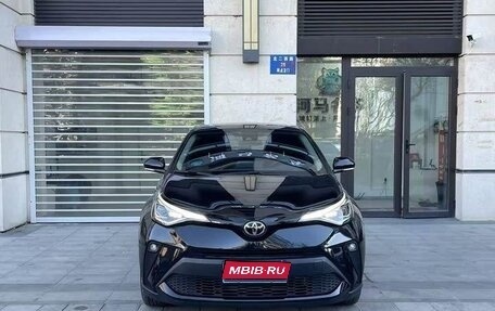 Toyota C-HR I рестайлинг, 2021 год, 2 000 000 рублей, 1 фотография