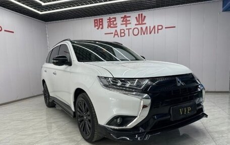 Mitsubishi Outlander III рестайлинг 3, 2021 год, 2 150 000 рублей, 2 фотография