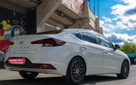 Hyundai Elantra VI рестайлинг, 2019 год, 2 290 000 рублей, 5 фотография