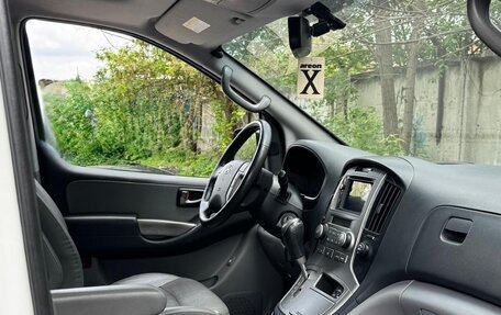 Hyundai H-1 II рестайлинг, 2012 год, 2 200 000 рублей, 3 фотография