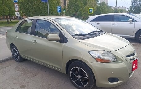 Toyota Yaris III рестайлинг, 2006 год, 499 999 рублей, 1 фотография