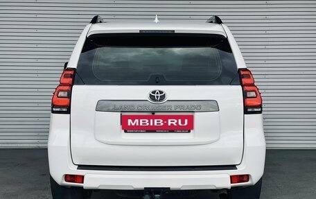 Toyota Land Cruiser Prado 150 рестайлинг 2, 2021 год, 5 200 000 рублей, 6 фотография