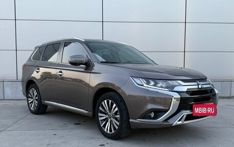 Mitsubishi Outlander III рестайлинг 3, 2021 год, 2 858 000 рублей, 3 фотография