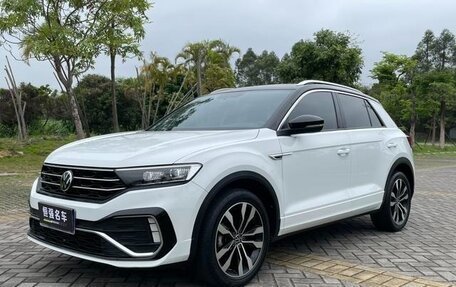 Volkswagen T-Roc I, 2021 год, 1 580 000 рублей, 2 фотография