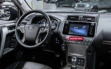 Toyota Land Cruiser Prado 150 рестайлинг 2, 2019 год, 5 990 000 рублей, 2 фотография