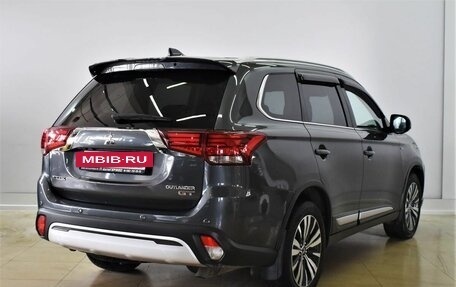 Mitsubishi Outlander III рестайлинг 3, 2019 год, 2 835 000 рублей, 4 фотография