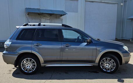 Mitsubishi Outlander III рестайлинг 3, 2005 год, 680 000 рублей, 2 фотография