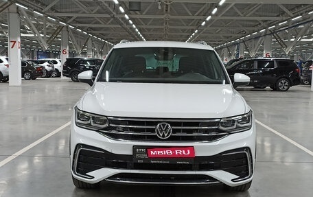 Volkswagen Tiguan II, 2021 год, 4 170 000 рублей, 2 фотография